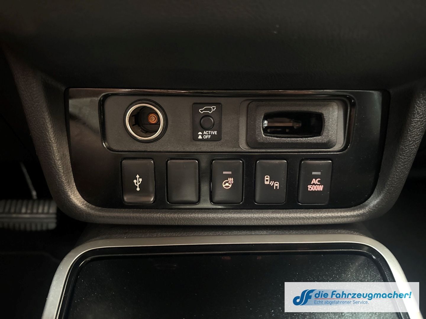 Fahrzeugabbildung Mitsubishi Outlander PHEV Plus 4WD StandHZG LED ACC El. Hec