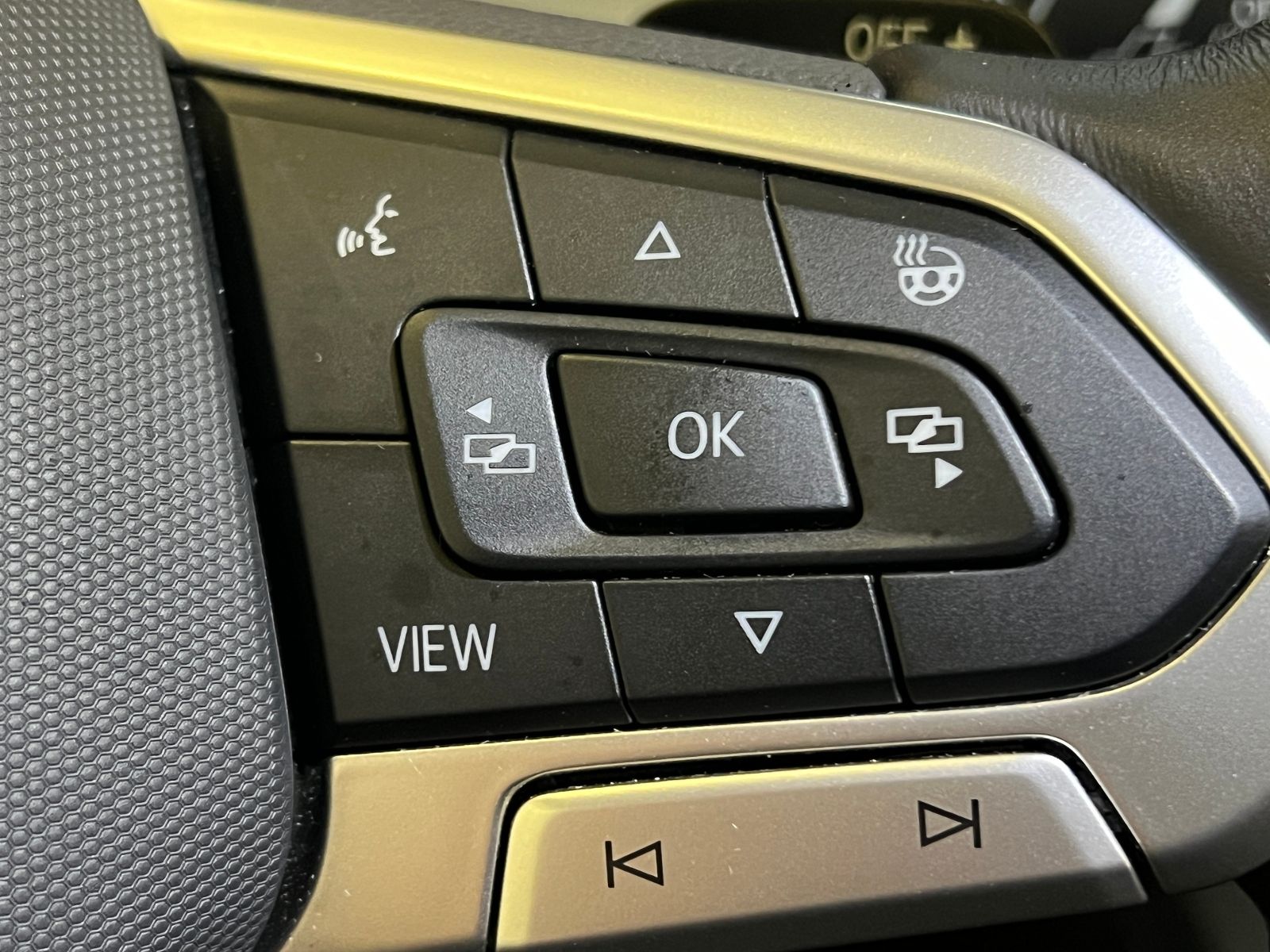 Fahrzeugabbildung Volkswagen Golf VIII MOVE 1.5 eTSI DSG *AHK, LED, App-Connn