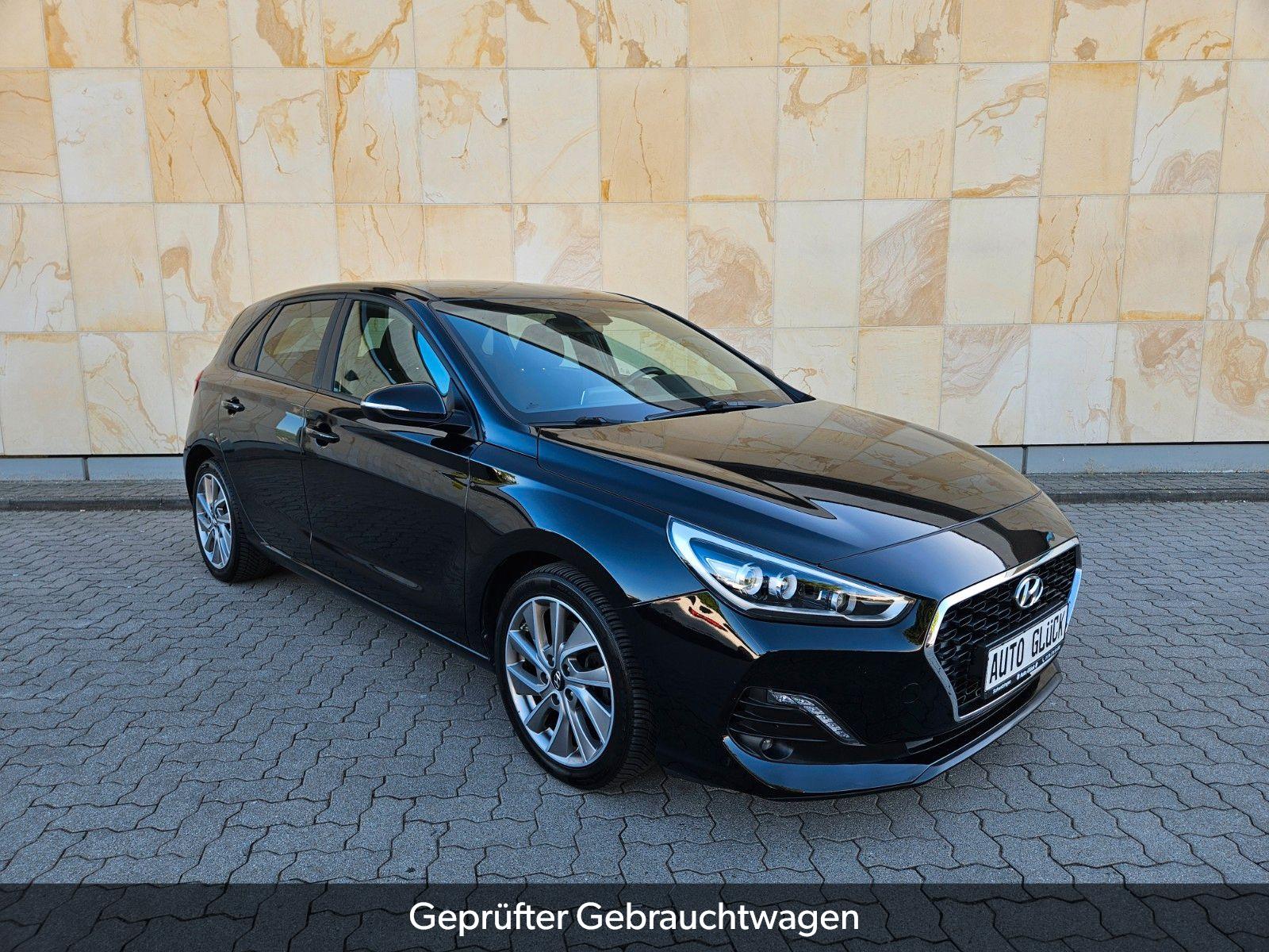 Hyundai i30 Passion + *NAVI*KAMERA*PDC*SHZ*TEMPOMAT*ALU*