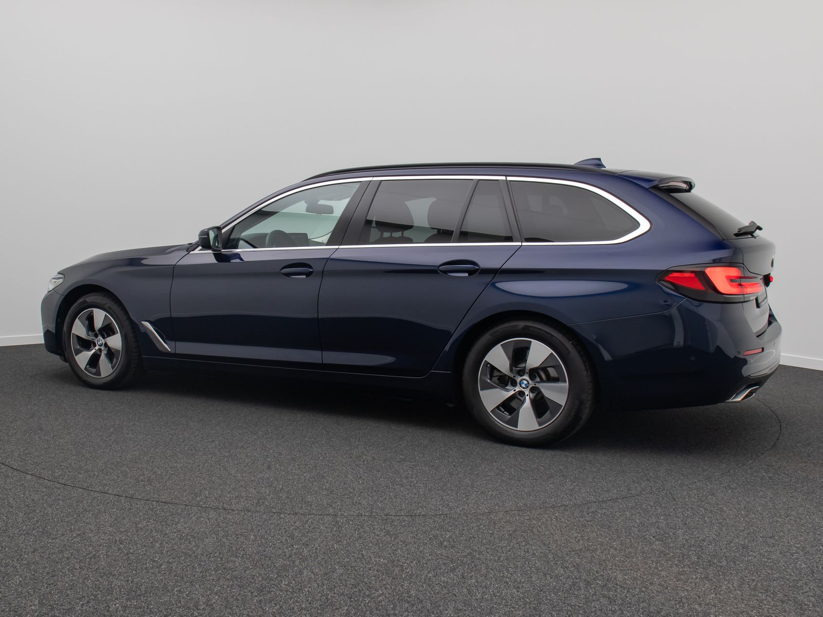 Fahrzeugabbildung BMW 520d xD DAB Kamera HUD Laser H/K Leder Komfort