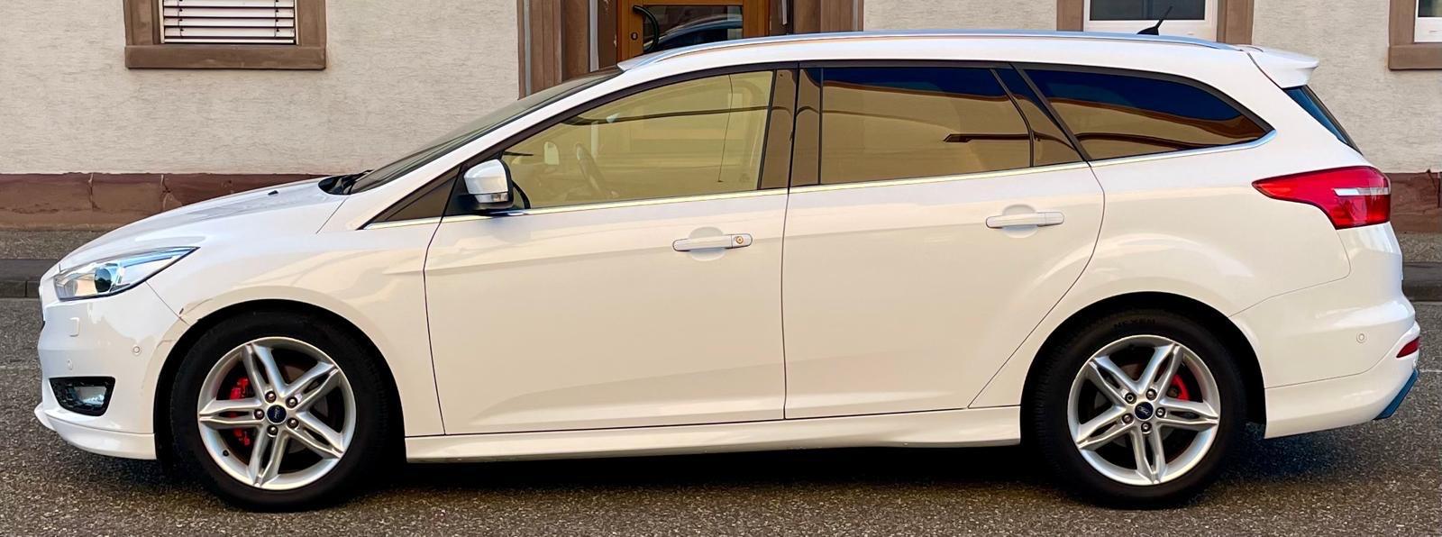 Ford Focus 2015 — rear view