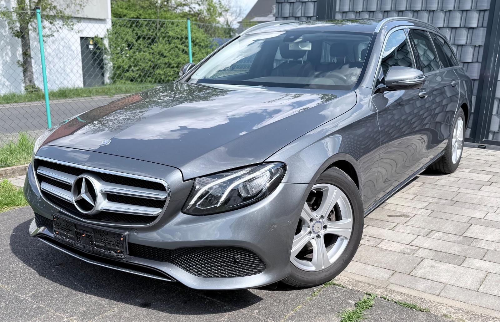 Mercedes-Benz T  E 220d  Scheckheft 8-fach bereift