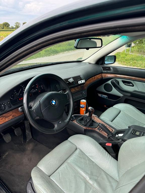 BMW 523