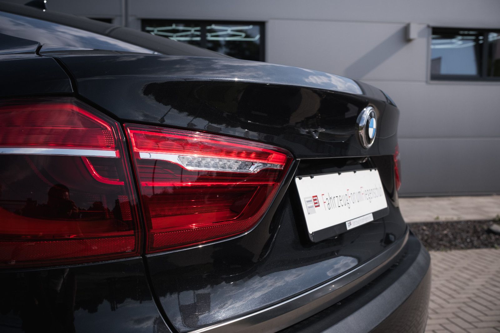 Fahrzeugabbildung BMW X6 xDrive 40 d - Nappa - HUD - AHK - InnoPaket