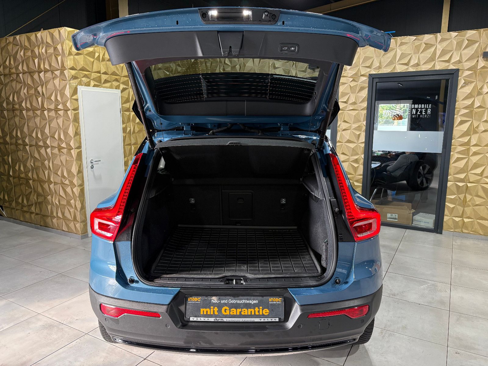Fahrzeugabbildung Volvo XC 40 Core Plus Recharge Electric/KAMERA/CARPLAY