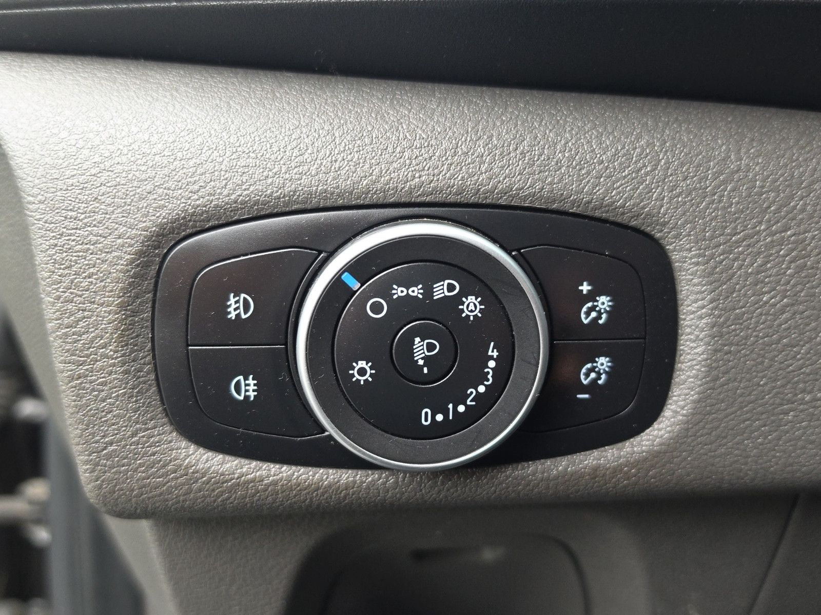 Fahrzeugabbildung Ford Transit/Tourneo Custom Kombi 320 L1  Sport