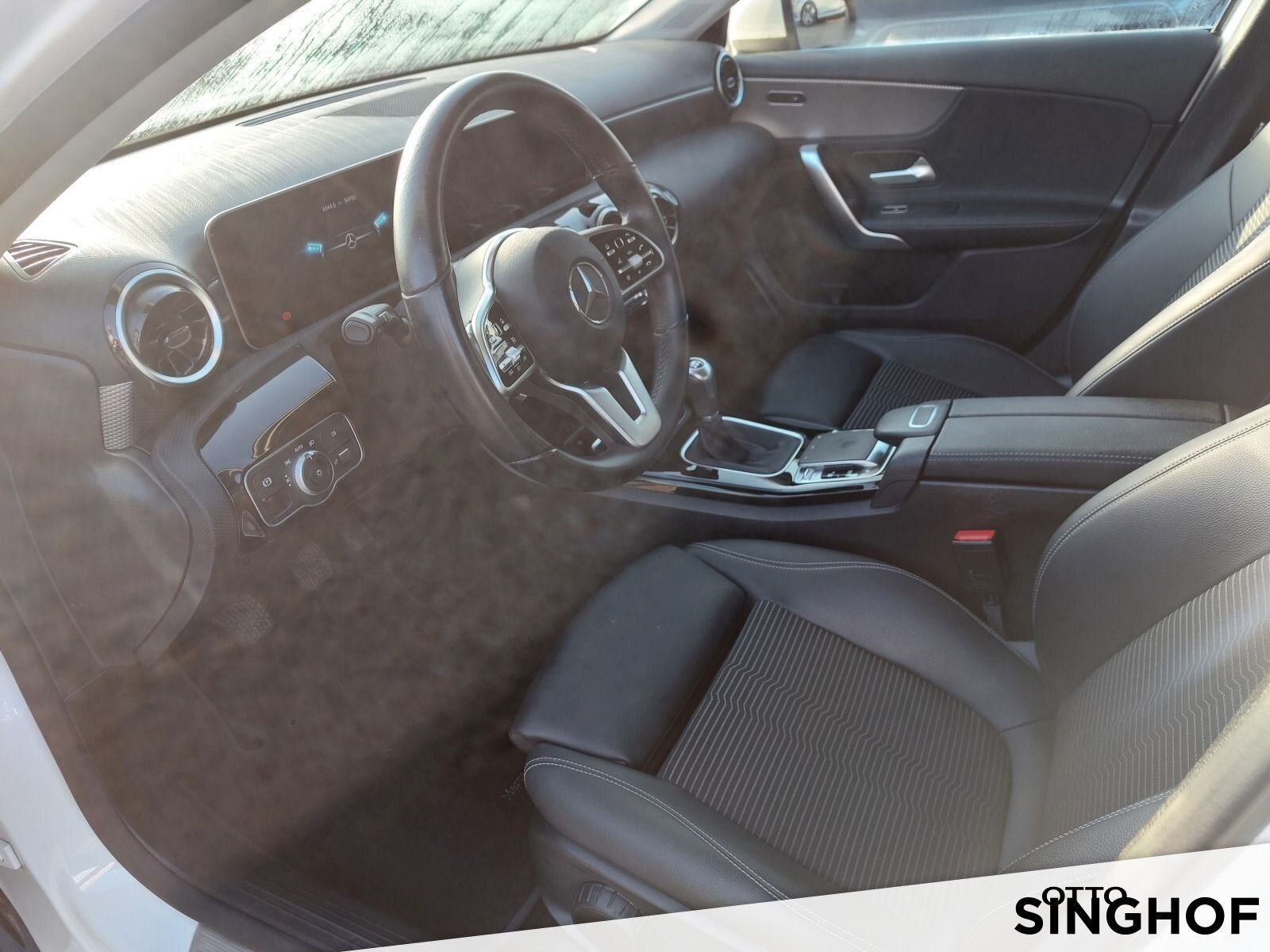 Fahrzeugabbildung Mercedes-Benz A 180 Progressive +LED+MBUX+Park Ass+Navi+Sitzhg