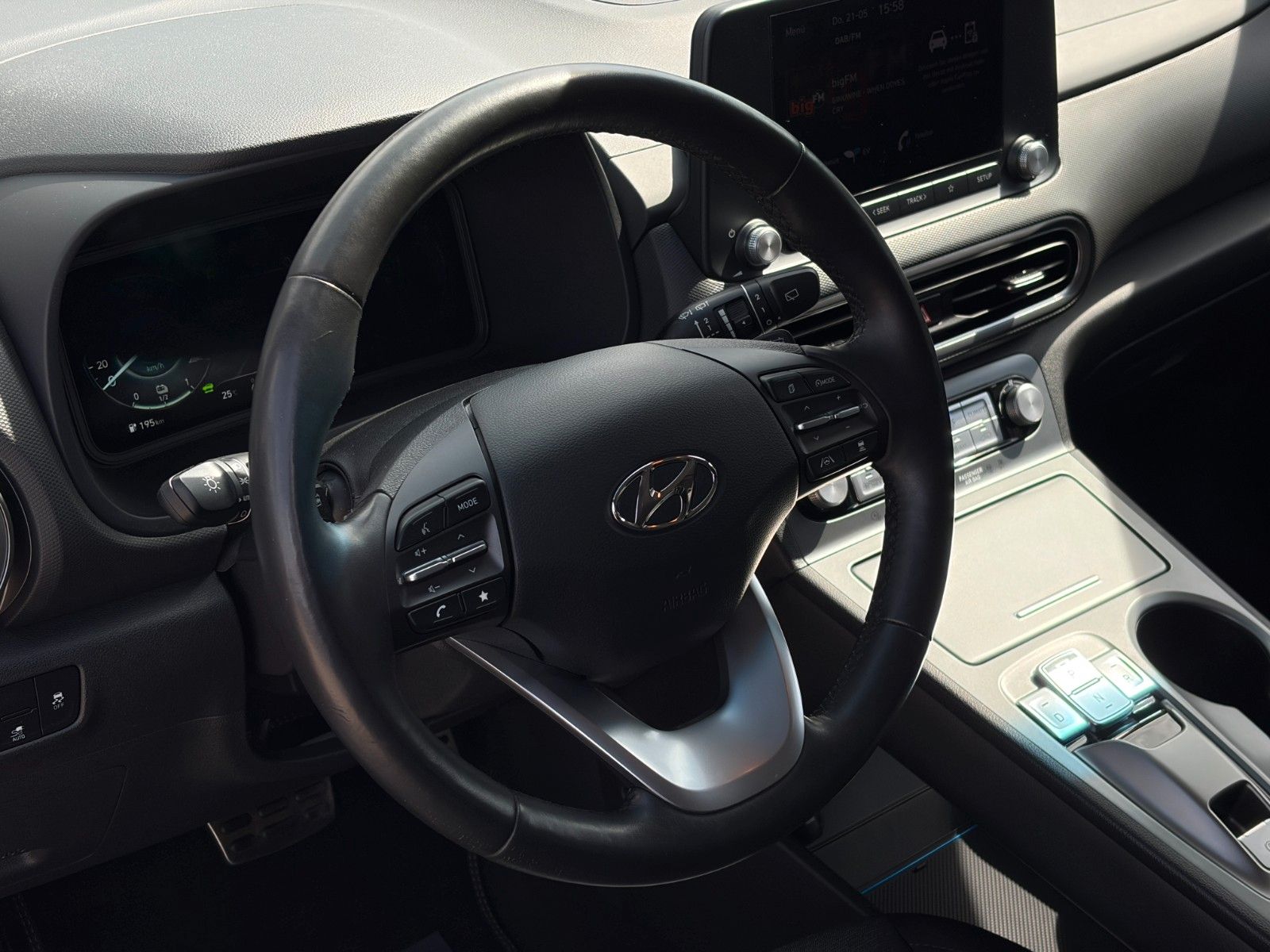 Fahrzeugabbildung Hyundai KONA E Select ACC PDC CAM SHZ LHZ LKA CarPlay