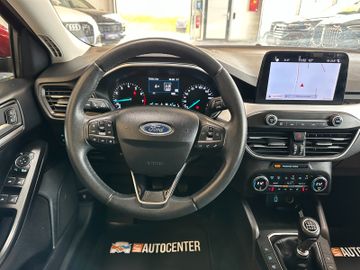 MYAUTOCENTER – Gebraucht- und Jahreswagen mit Werkstattservice in Pfaffenhofen Ford Focus Lim. *Pano*Kamera*AHK*LED*