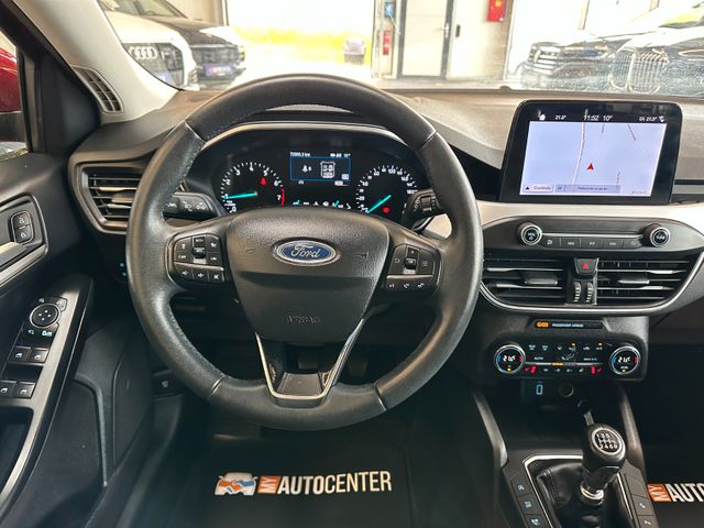 MYAUTOCENTER – Gebraucht- und Jahreswagen mit Werkstattservice in Pfaffenhofen Ford Focus Lim. *Pano*Kamera*AHK*LED*