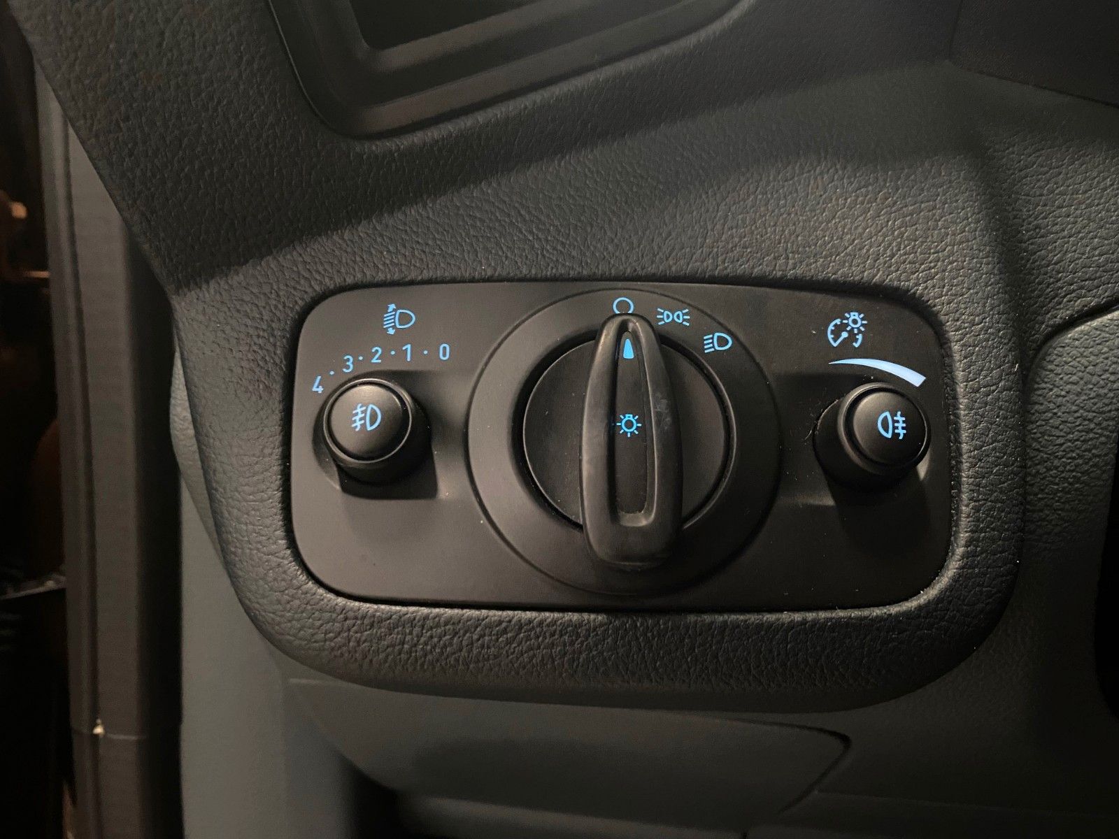 Fahrzeugabbildung Ford C-Max 1.0 EcoBoost SYNC Edition+AHK+NAVI+PDC+ALU