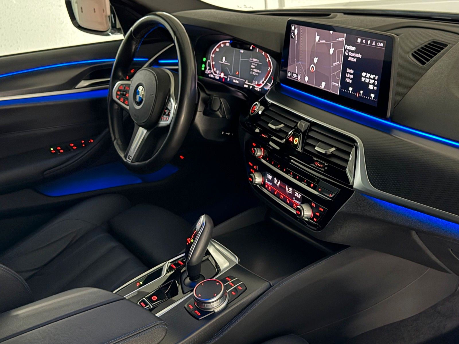 Fahrzeugabbildung BMW 530 d xDrive M SPORT/LASER/HuD/eGSD/FACELIFT