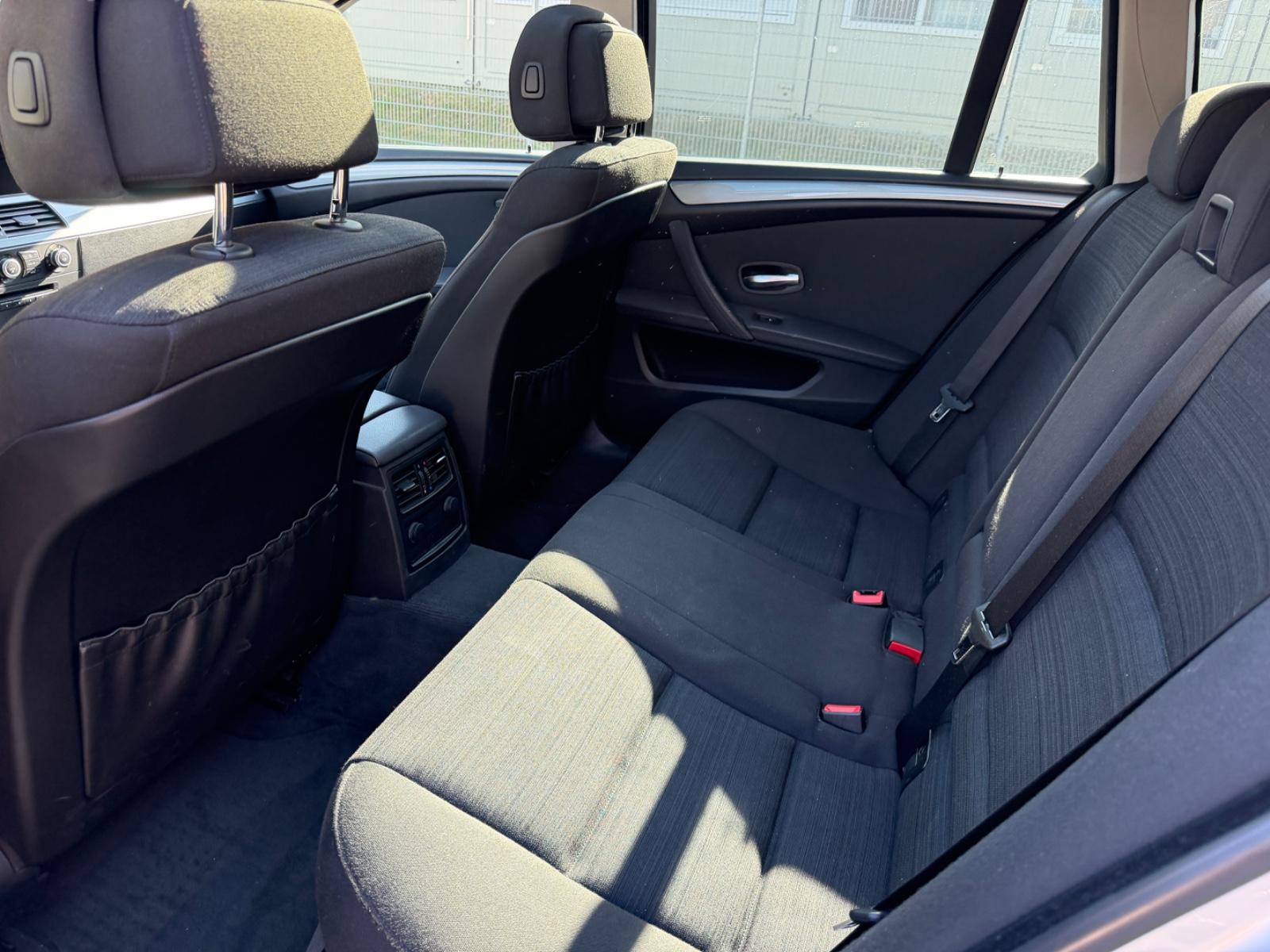 BMW 520 2010 — photo 17