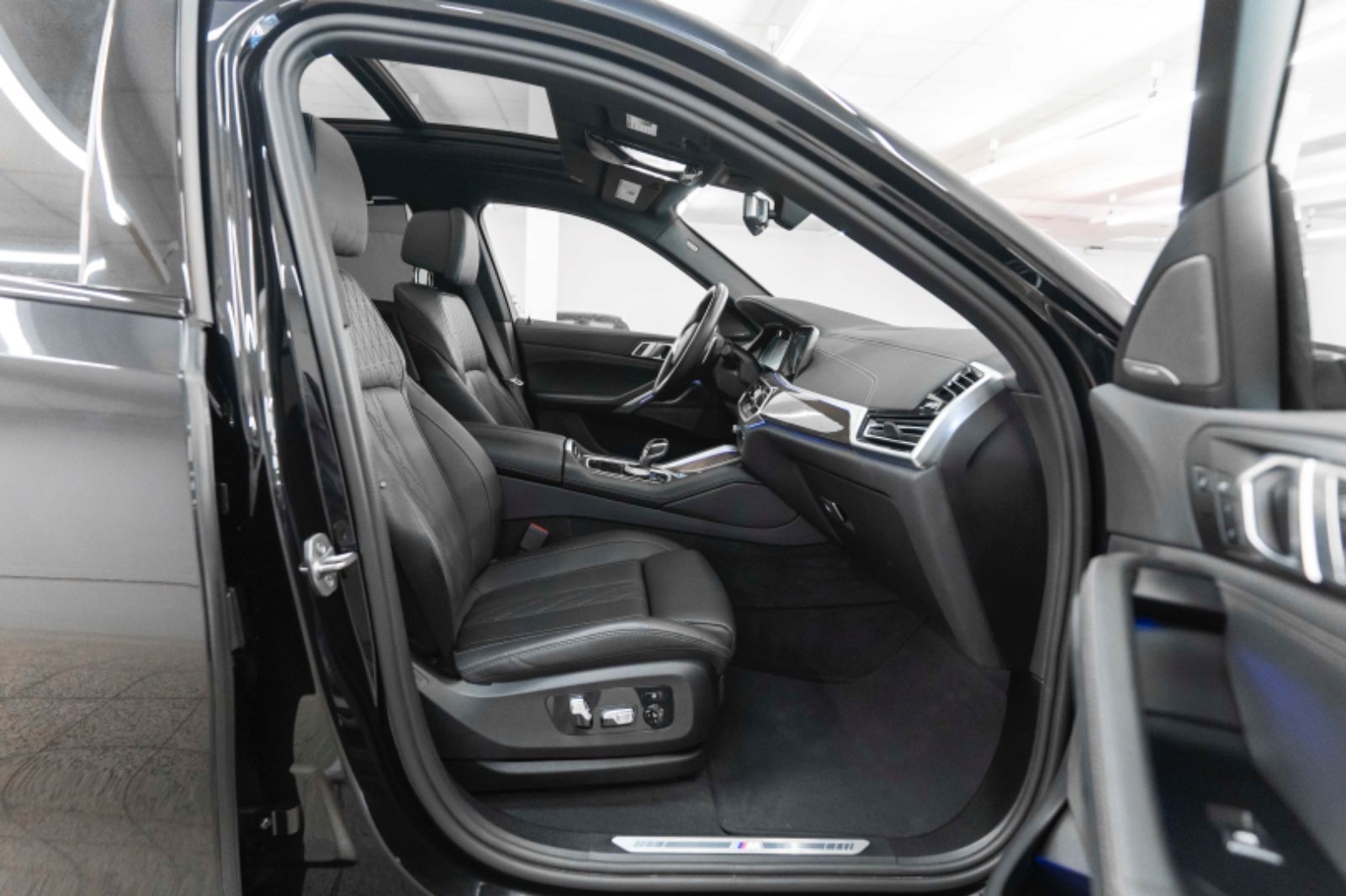 Fahrzeugabbildung BMW X6 40i xDrive M Sportpaket Harman Head up 360