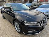 Volkswagen Passat  2.0 Lim. R-LINE |DSG|Leder|Navi|Xenon| - Volkswagen Passat mit Benzin-Antrieb: Limousine, 2.0