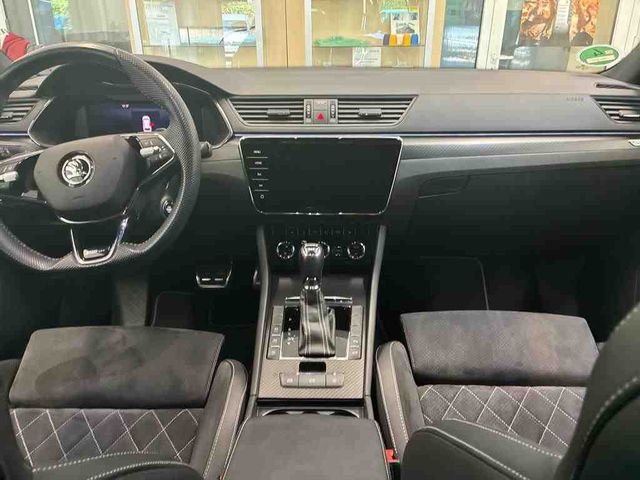 Superb Combi 2.0TDI Sportline 4x4 KAM+NAVI+ACC
