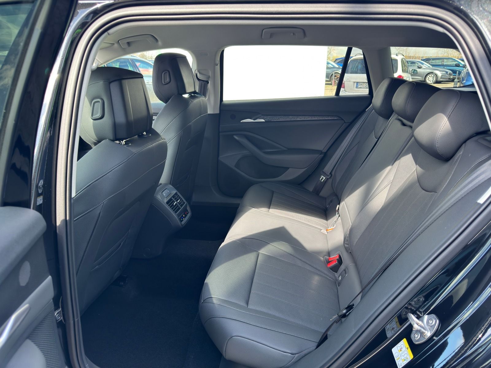 Fahrzeugabbildung SKODA Superb Combi 1.5 TSI*Massage*Head-Up*AHK*360°Cam