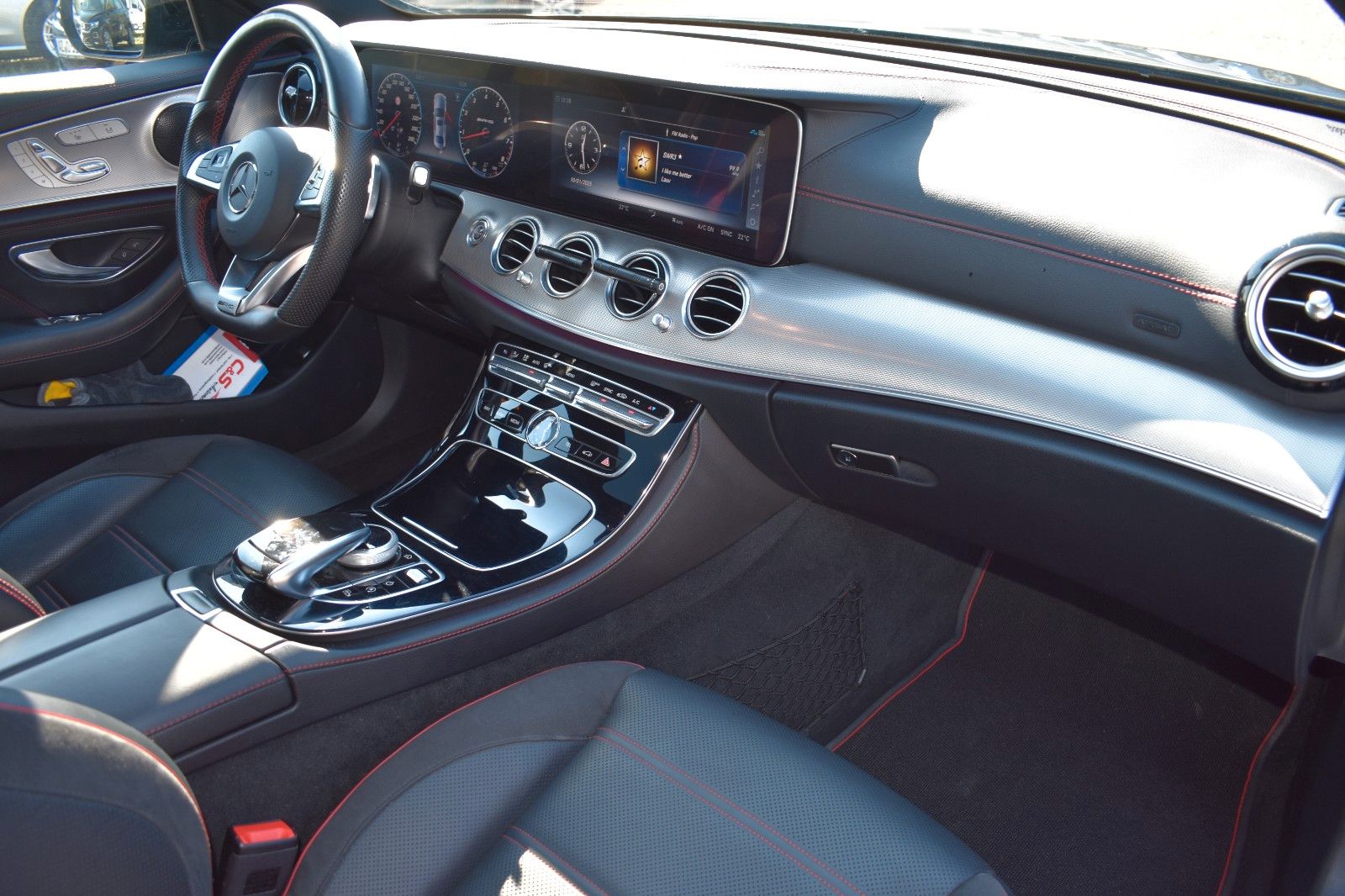 Fahrzeugabbildung Mercedes-Benz E 43 AMG Lim. 4Matic Nightp HUD Multibeam Panora