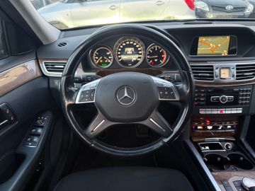 Mercedes E 220 - 12