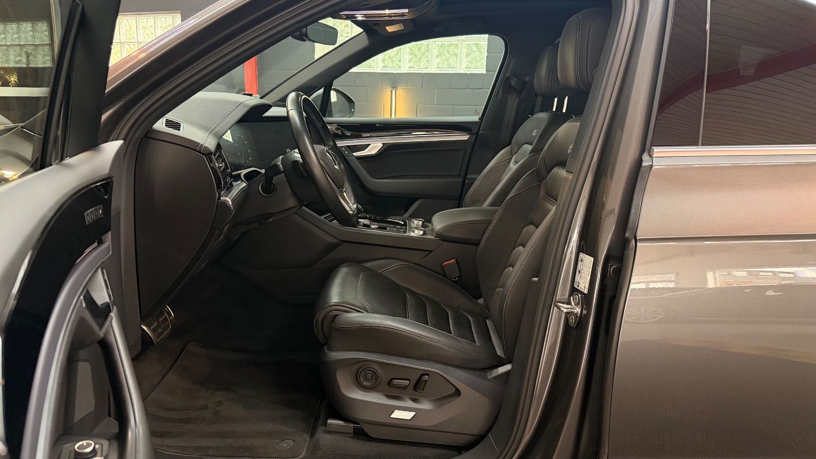 Volkswagen Touareg V8 R-Line 4Motion StHz AHK LUFT PANO foto 17
