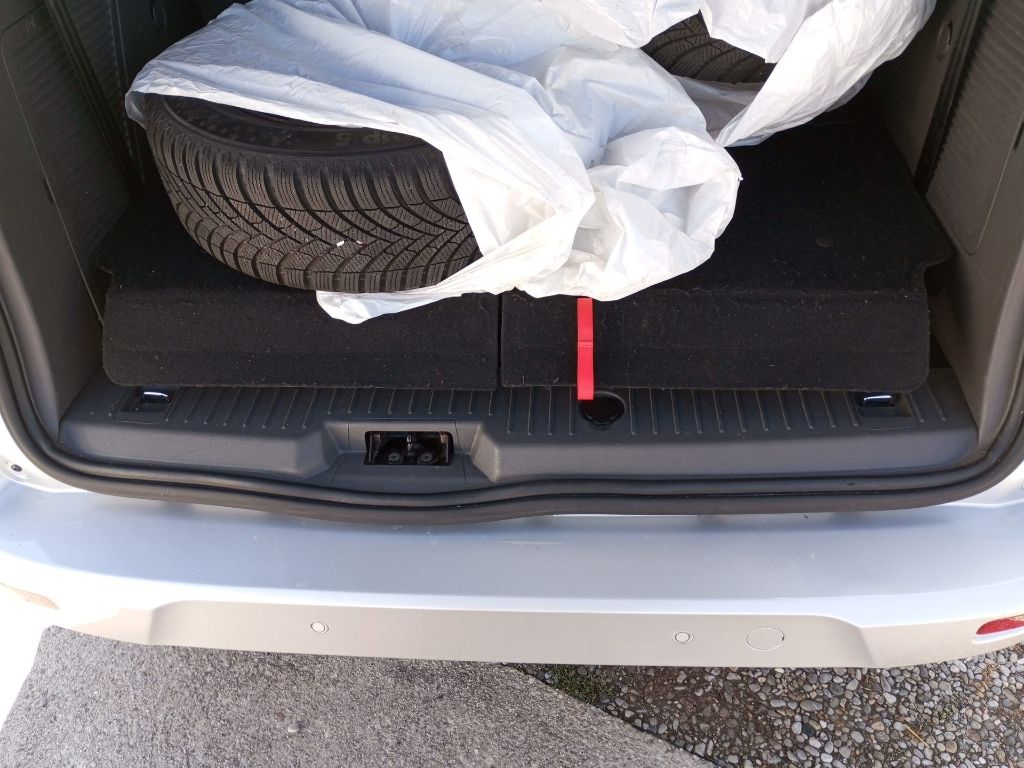 Fahrzeugabbildung Ford Grand Tourneo Connect 1.5 TDCI Titanium 7-Sitzer