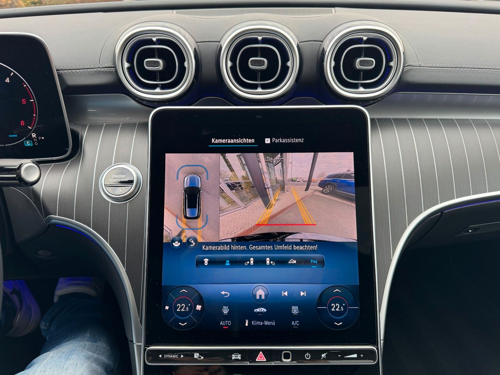 Fahrzeugabbildung Mercedes-Benz C 200d T AMG+Pano+AHK+Distr+Digital+360