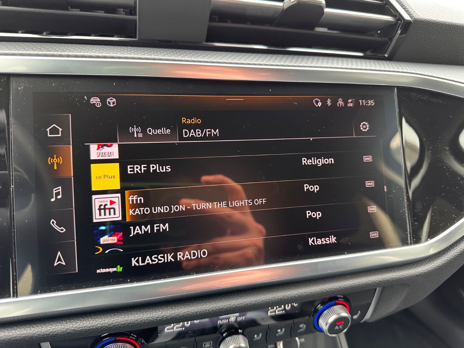 Fahrzeugabbildung Audi Q3 35 TFSI S line S Tronic Navi/ACC/SHZG/LED/PDC