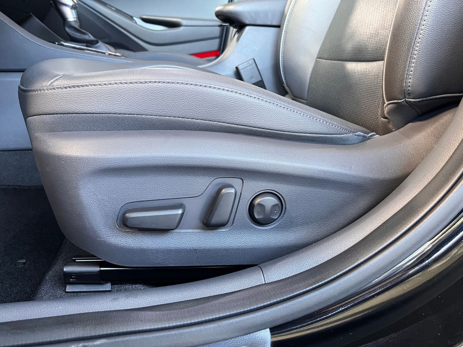 Fahrzeugabbildung Hyundai IONIQ Premium Prime Hybrid PANO LEDER LED