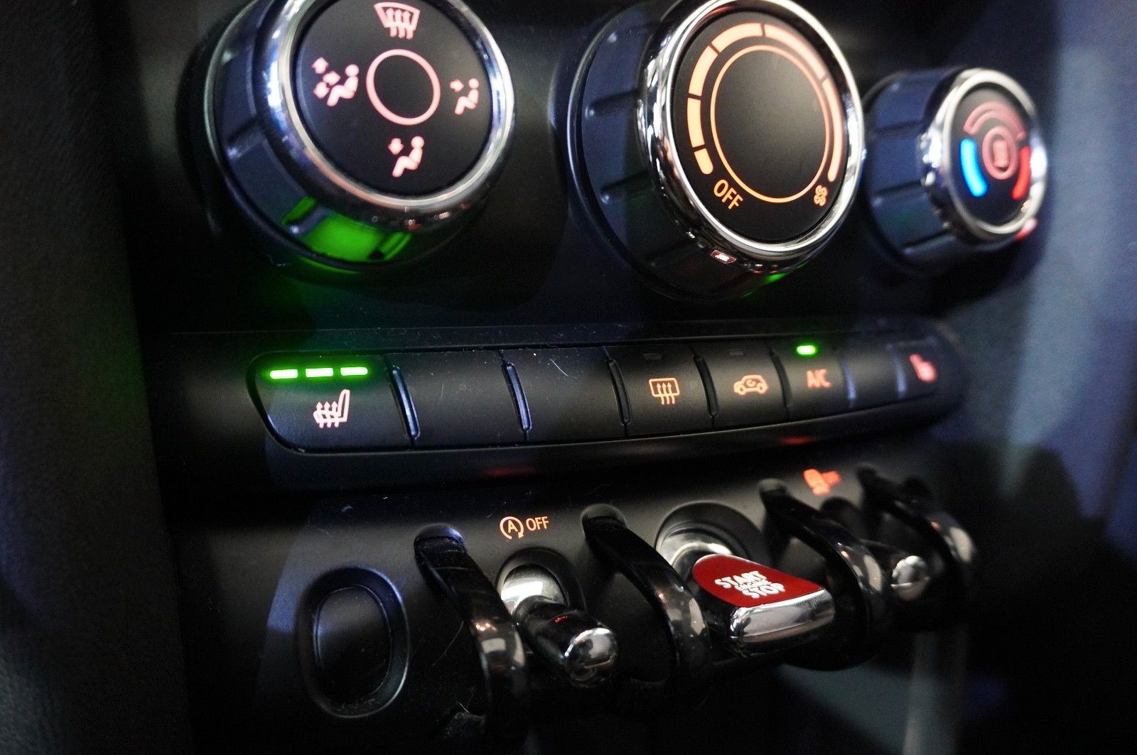 Fahrzeugabbildung MINI COOPER 1.5 3-TÜR PANO./SHZ/KLIMA/BT