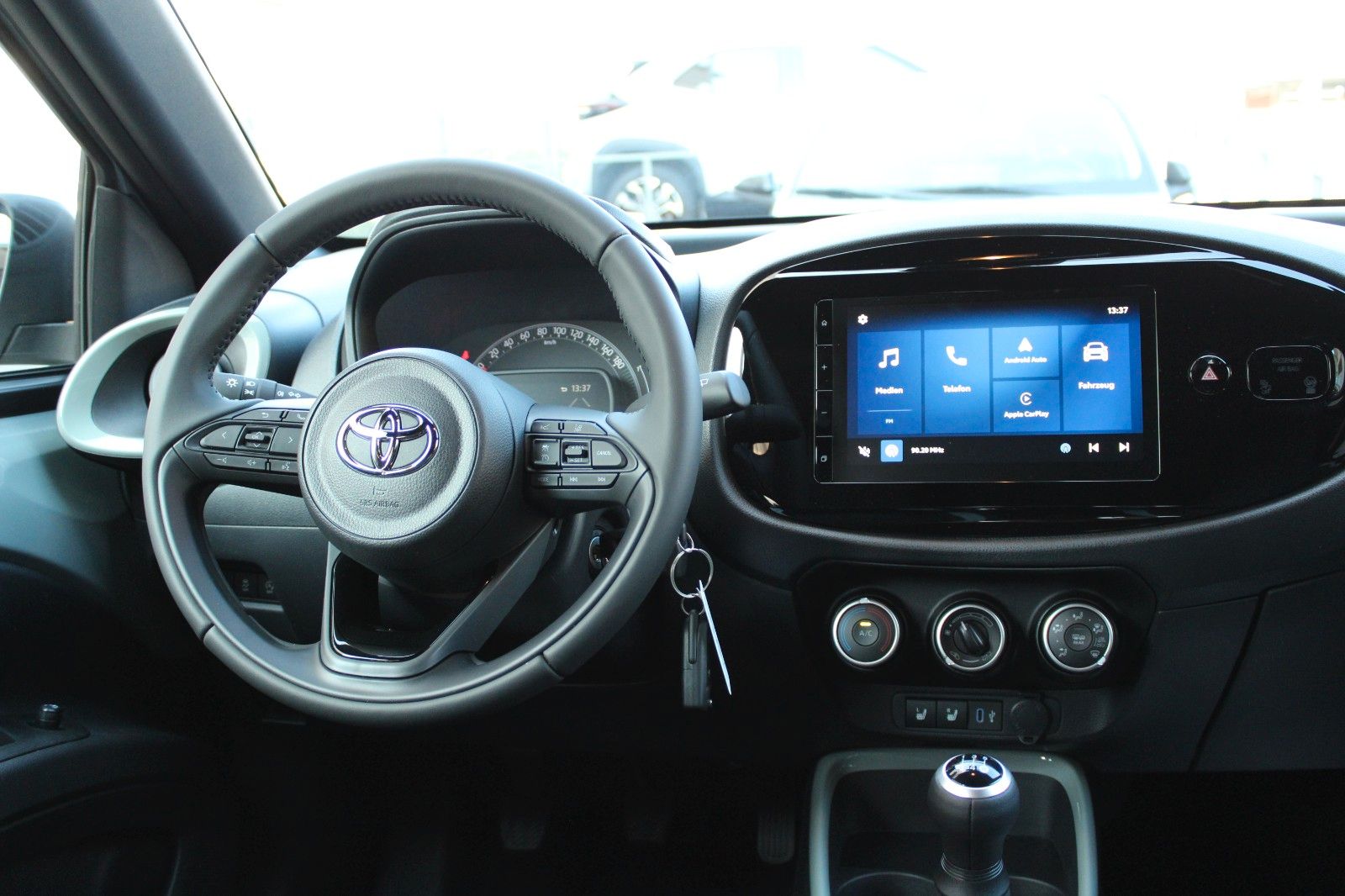 Fahrzeugabbildung Toyota Aygo X 1.0 Teamplayer