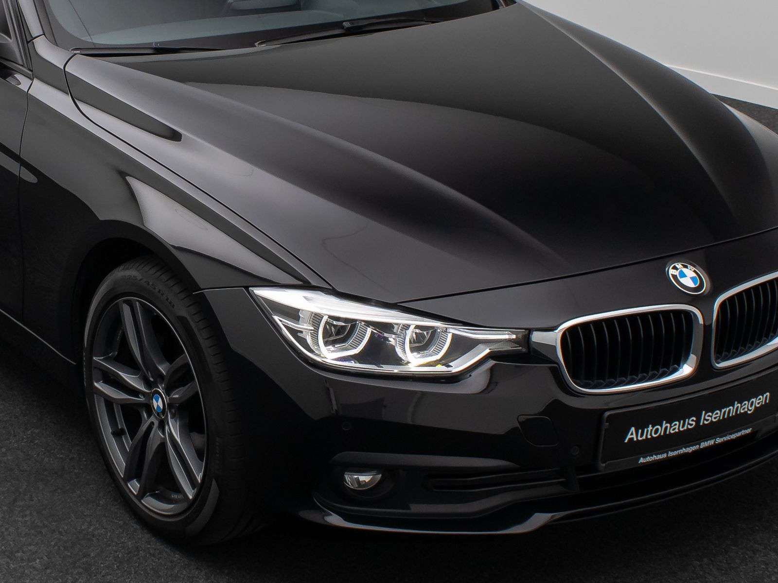 Fahrzeugabbildung BMW 320d GeschwindigReg PDC Panorama LED Sportsitz