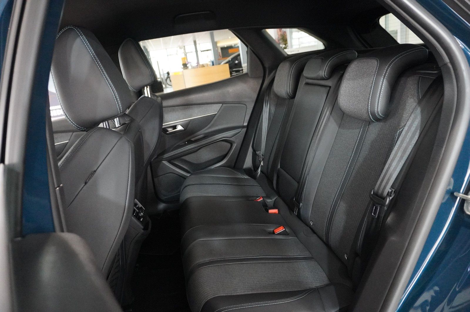 Fahrzeugabbildung Peugeot 3008 1.2T ALLURE PACK NAVI/LED/KAMERA/SH/SPORT