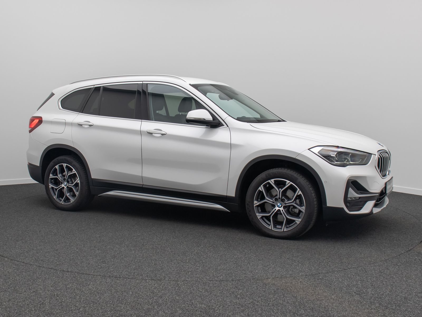 Fahrzeugabbildung BMW X1 sD20d xLine Navi+HUD Kamera DAB AHK Sportsitz