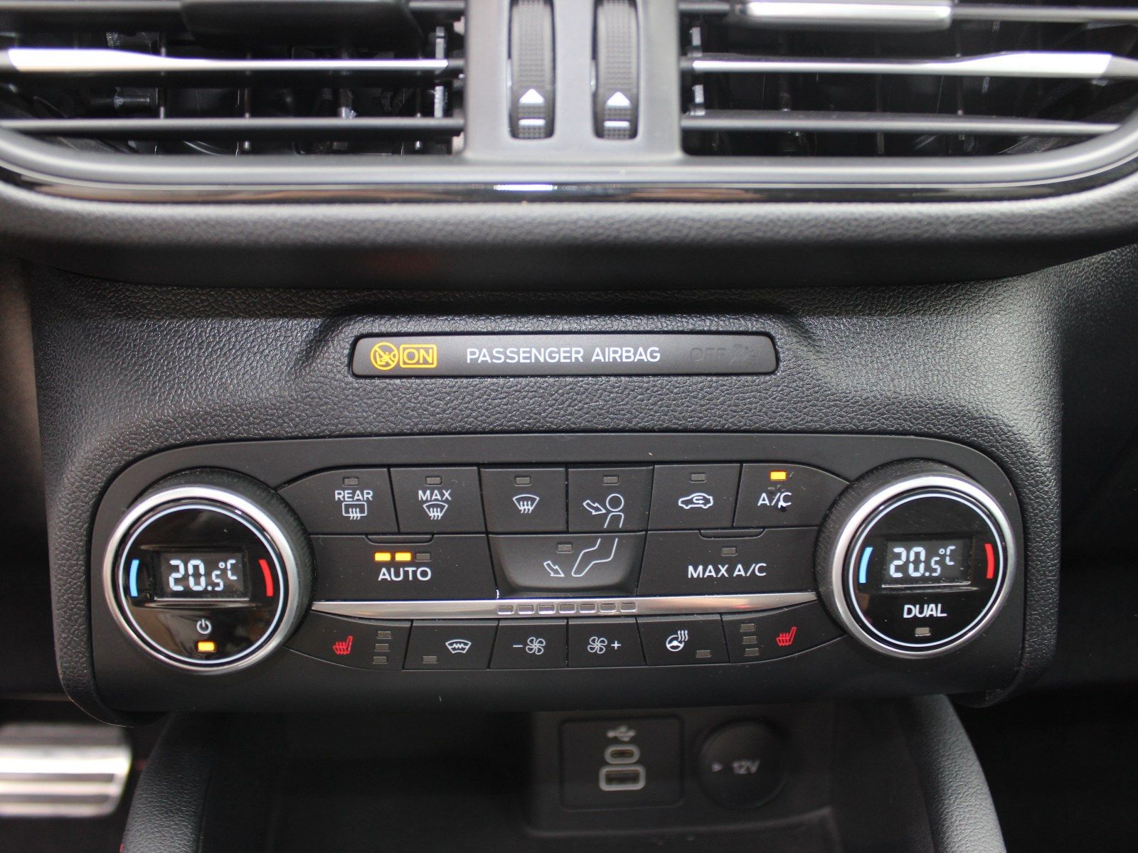 Fahrzeugabbildung Ford Kuga Plug-In Hybrid ST-Line X 2,5 Duratec