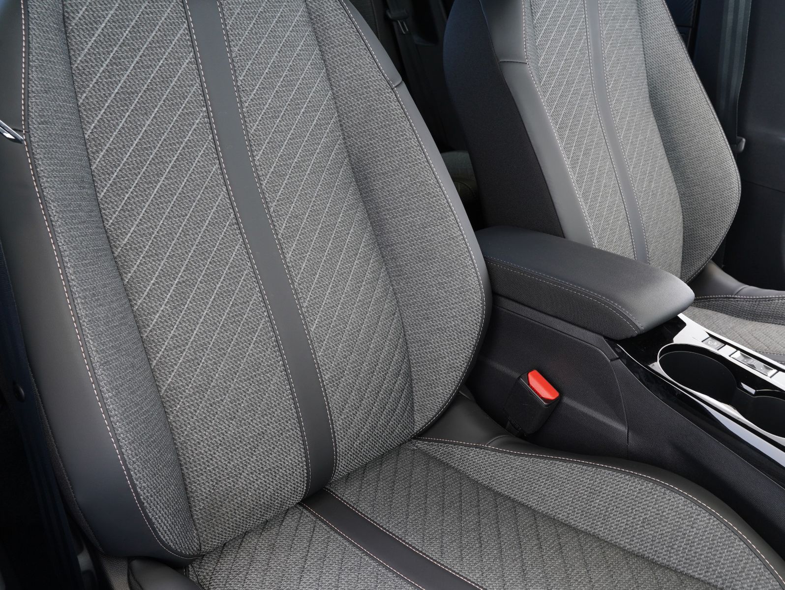 Fahrzeugabbildung Peugeot 2008 1.2 PureTech 130 Allure