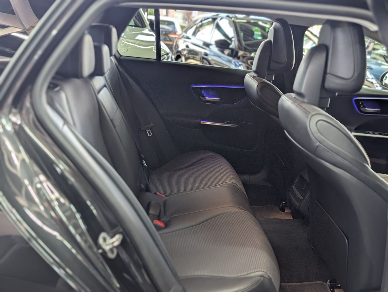 Fahrzeugabbildung Mercedes-Benz C 200 d T Night MBUX DISTRNIC+ AMBI VIRT SHZ KAM