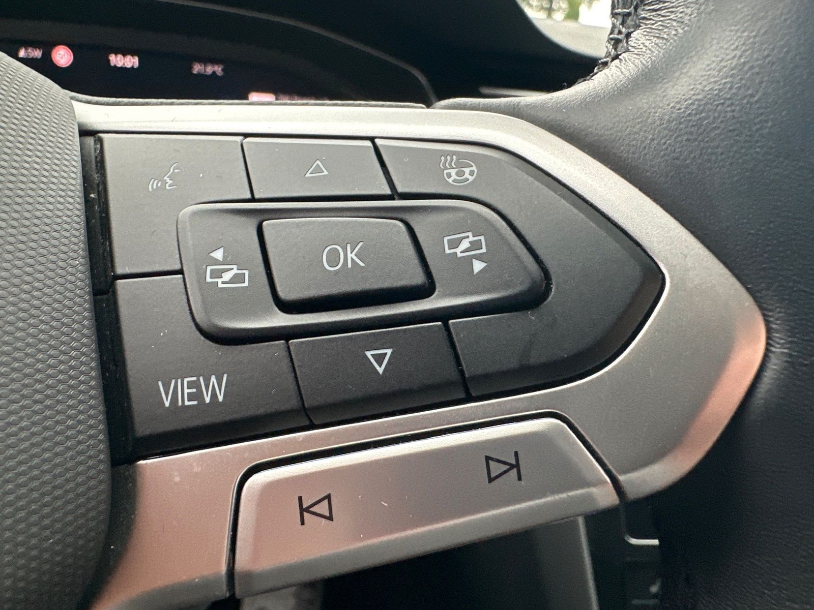 Fahrzeugabbildung Volkswagen Passat Variant 2.0 TDI DSG Business NAV+LED+PANO