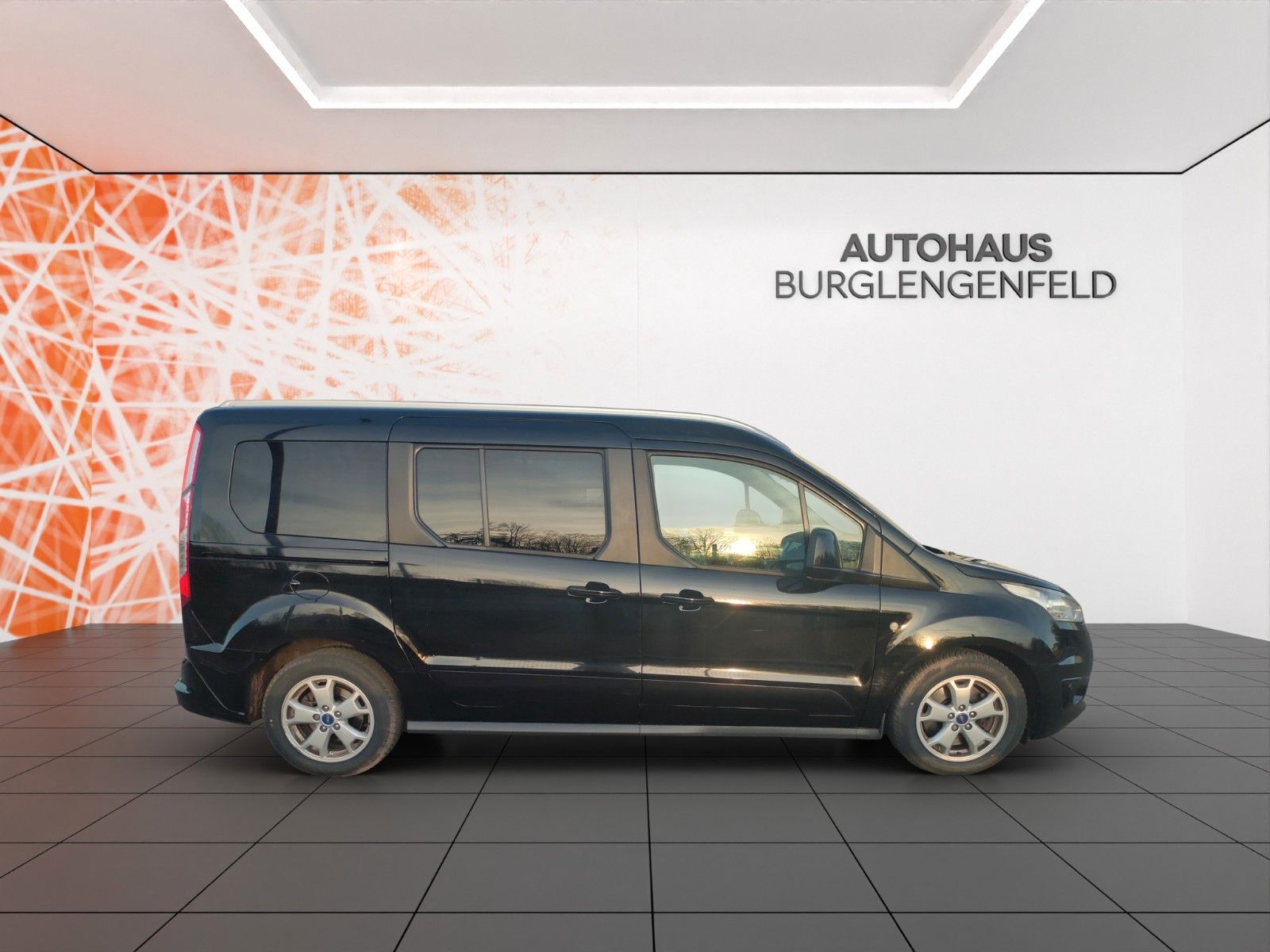 Fahrzeugabbildung Ford Connect Titanium ! Pano.dach ! beh. WSS ! Kamera