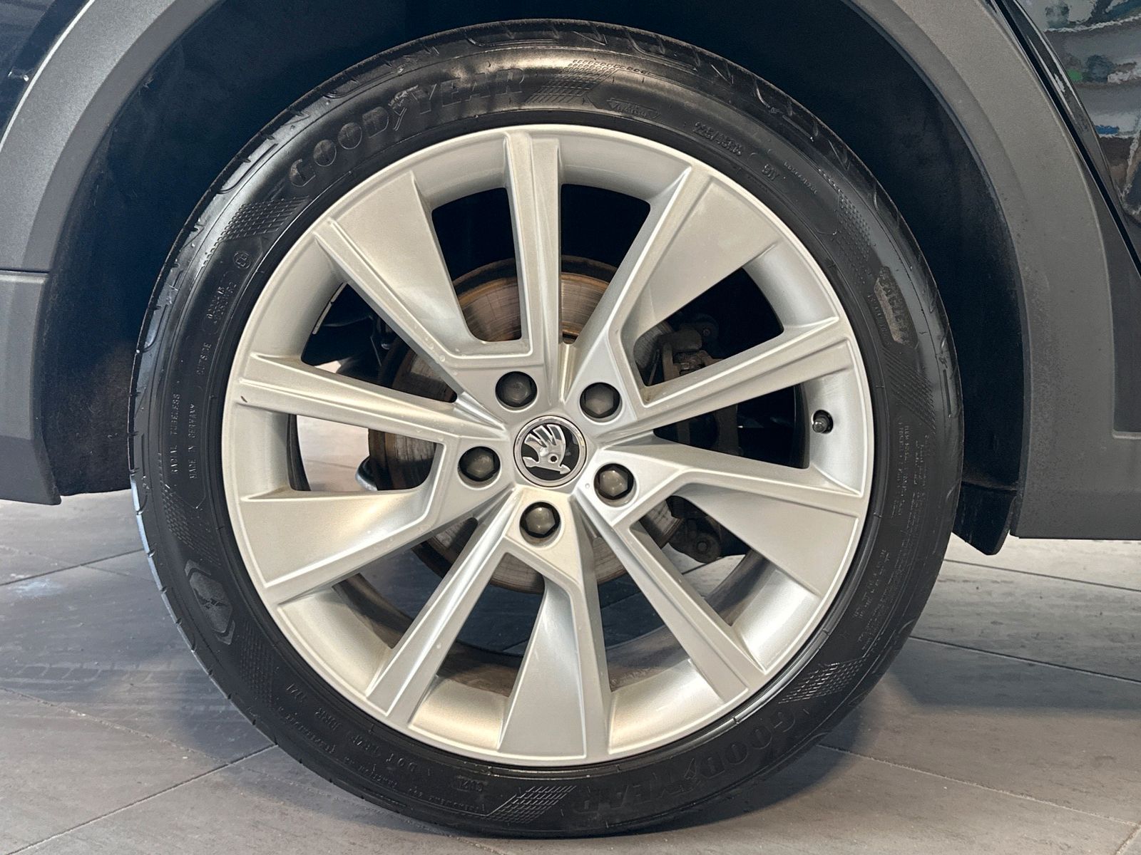 Fahrzeugabbildung SKODA Octavia Combi 2.0 TDI DSG 4x4 Scout NAV+LED+AHK