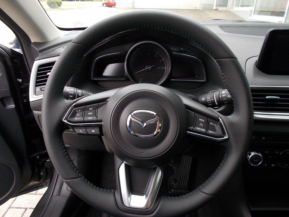 Fahrzeugabbildung Mazda 3 Signature+ G-120 AT NAVI RFK SHZ HUD LogIn Blu