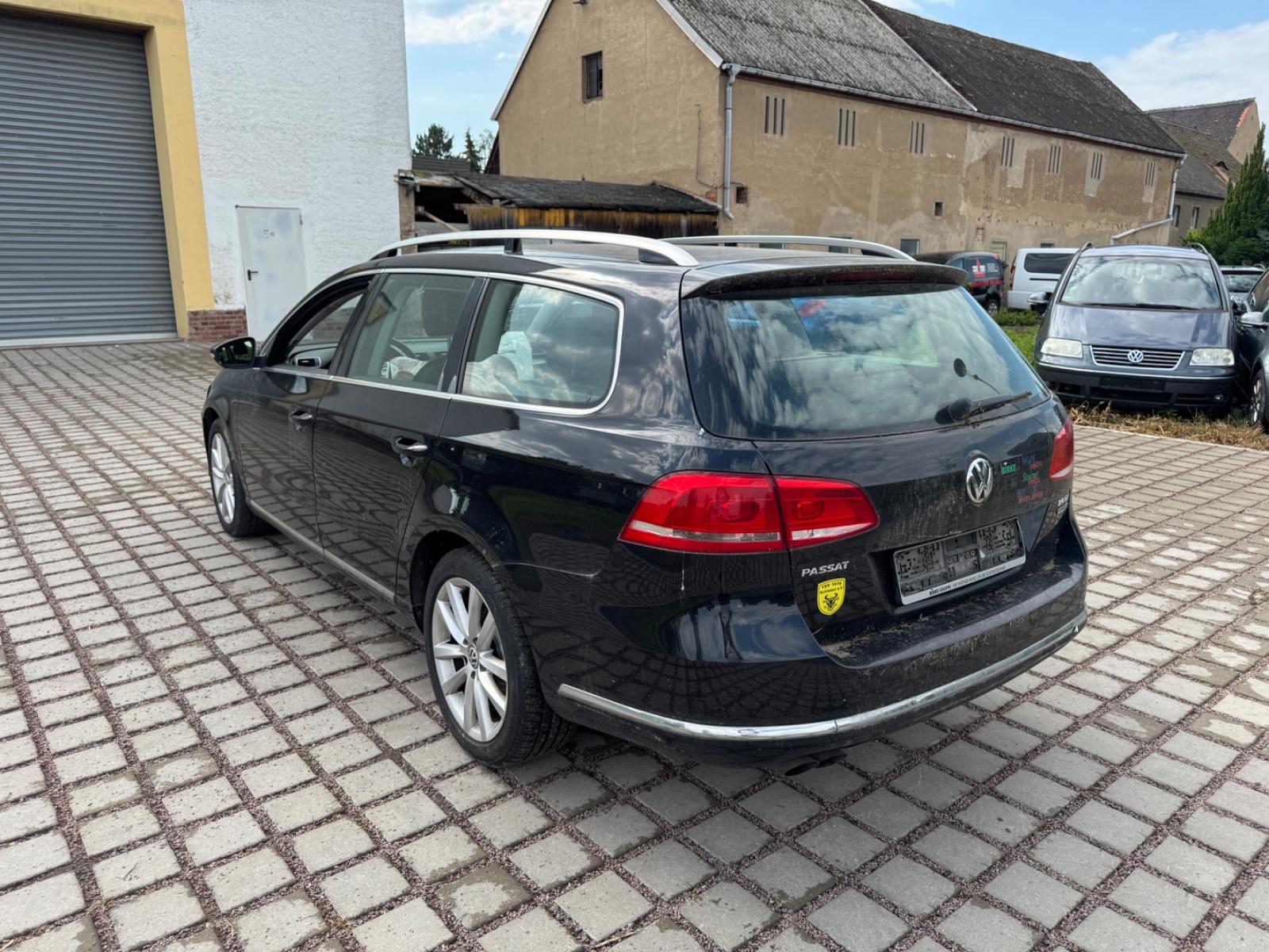 Volkswagen Passat 2013 — rear view