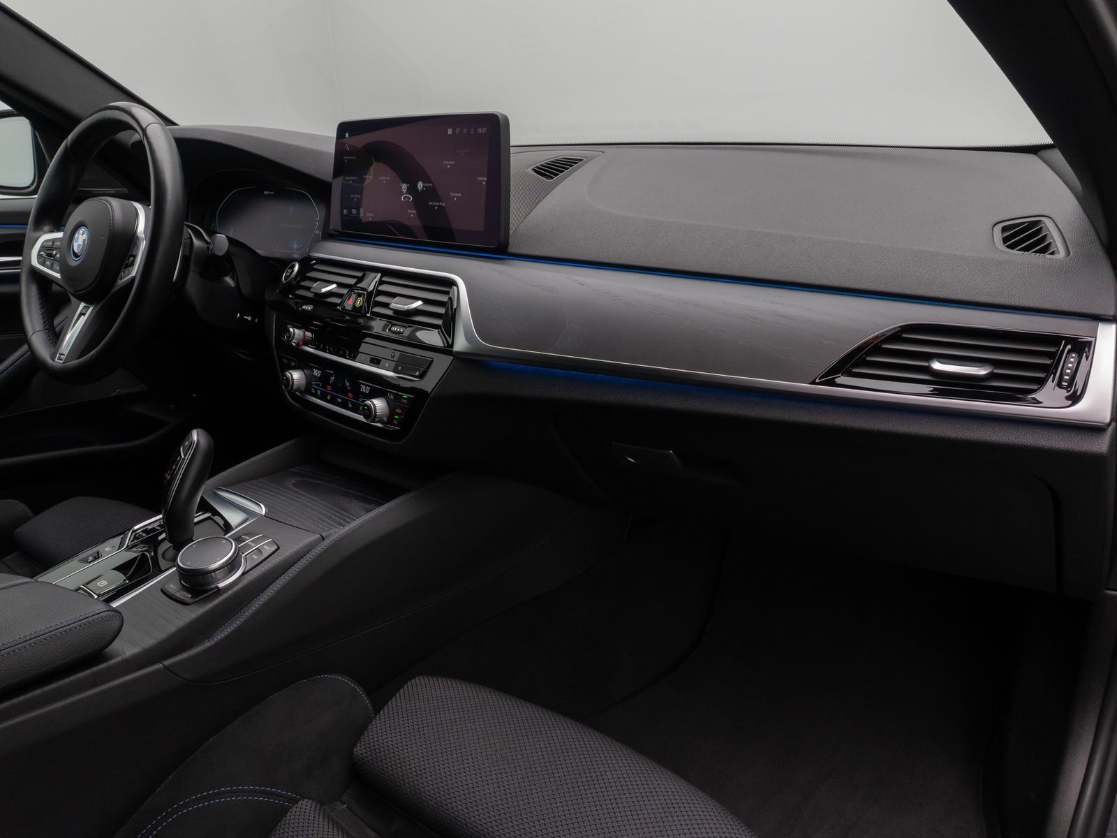 Fahrzeugabbildung BMW 530e M Sport H/K DAB HUD Alarm Komfort Kamera
