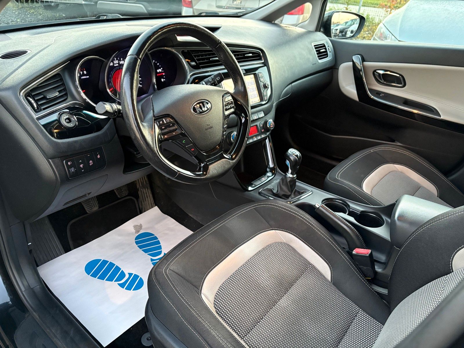 Fahrzeugabbildung Kia cee'd Sportswagon 1.4 Navi Kamera SHZ Tempomat