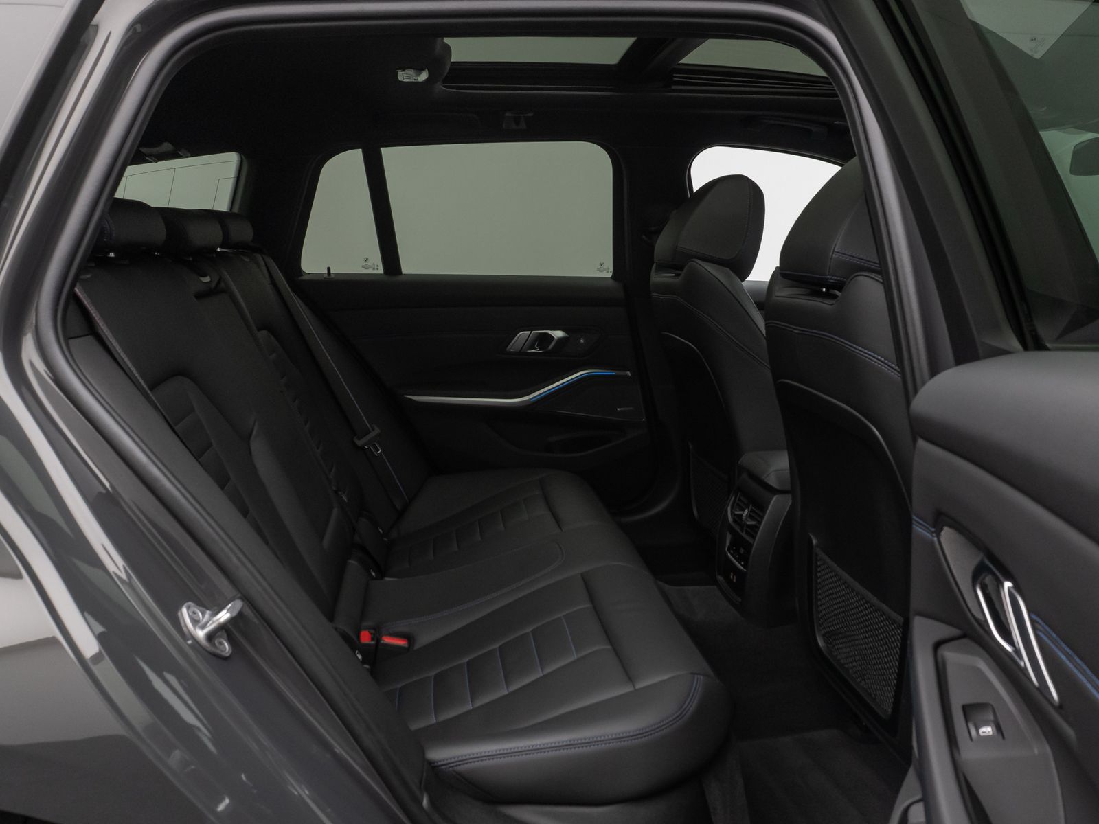 Fahrzeugabbildung BMW 330e xD M Sport Pro Panorama Kamera HUD DAB H/K