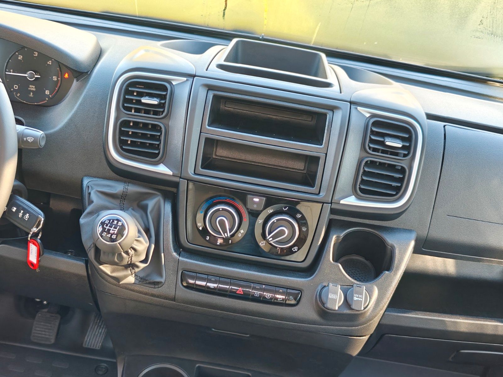 Fahrzeugabbildung LMC Innovan 600 - 603 70 Jahre Modell - SALE! -