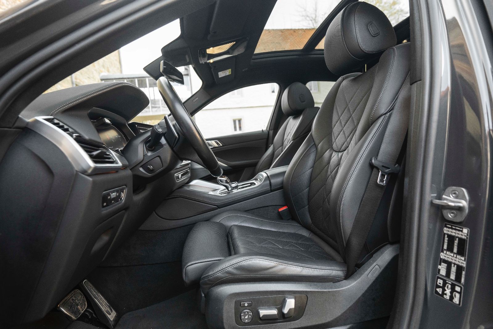 Fahrzeugabbildung BMW X6 xDrive 30 d M Sport LED AHK CARPLAY H&K HUD