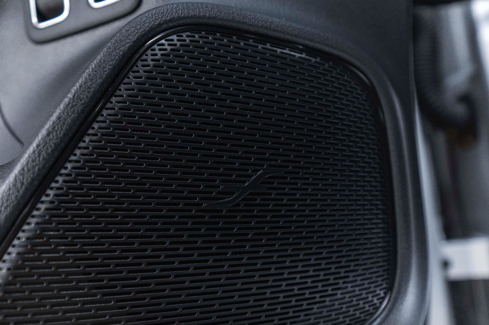 Fahrzeugabbildung Mercedes-Benz GLA 250e PLUG-IN ACC LED KAM TOTW KEYLESS GO NAV