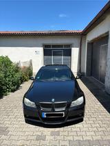 BMW E90 330xi M-Paket ab Werk/Neue Hintera... - BMW 330 aus 2005: 330xi