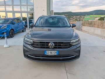 Volkswagen Tiguan - 2