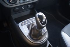 HYUNDAI i10 1.0Trend AUT-KLIMA-ALU+WR-NAVI-SHZG-TEMPOMAT